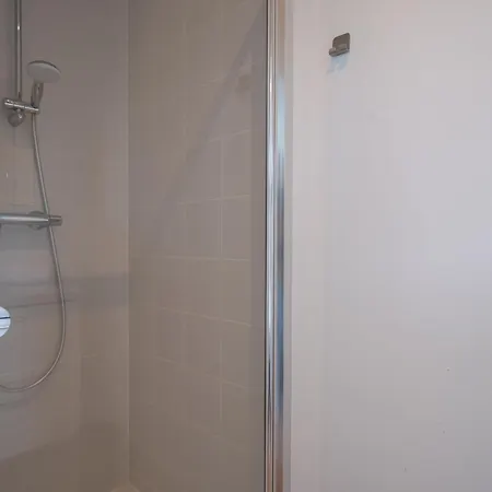 New Dahlia 16 With Parking By Interhome Nyaraló