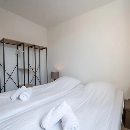 New Dahlia 16 With Parking By Interhome